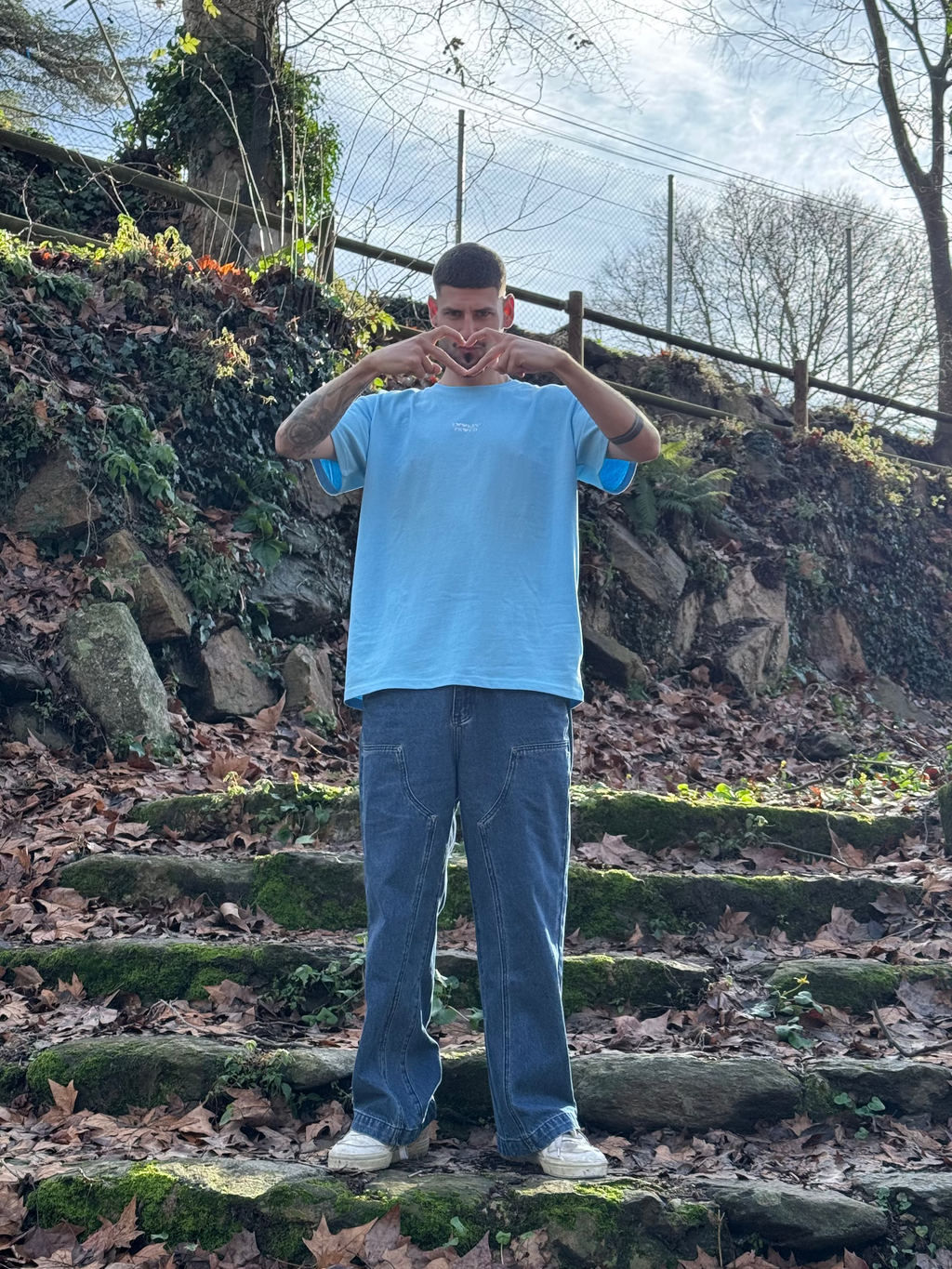 All We Need is Love - Azul Cielo Adultos (Edición Limitada)